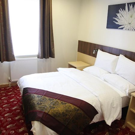 Cambridge Hotel Huddersfield Exteriör bild