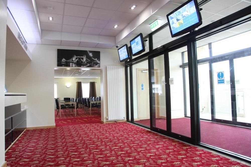 Cambridge Hotel Huddersfield Exteriör bild
