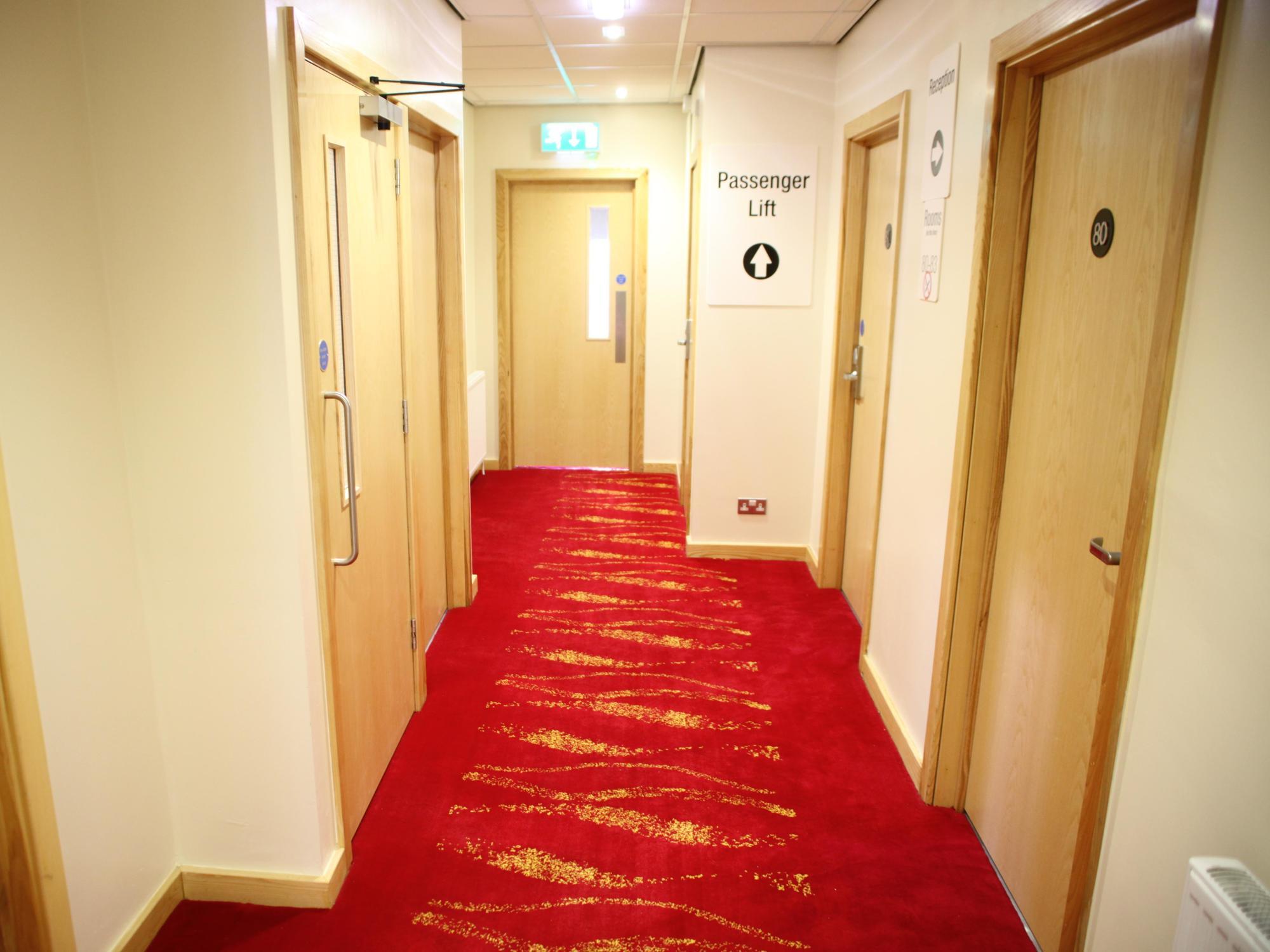Cambridge Hotel Huddersfield Exteriör bild